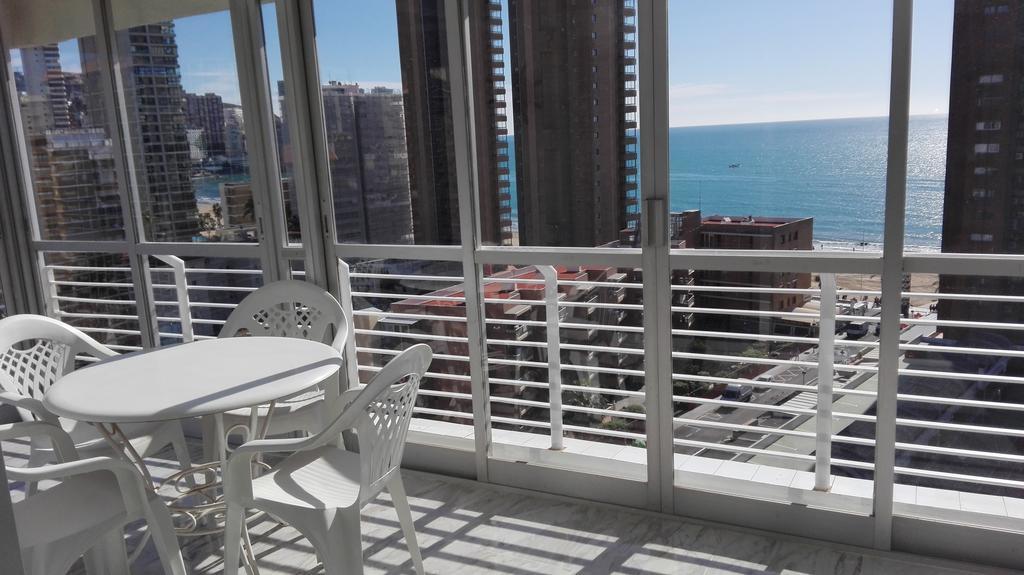 Apartamentos Los Caballos Бенидорм Екстериор снимка