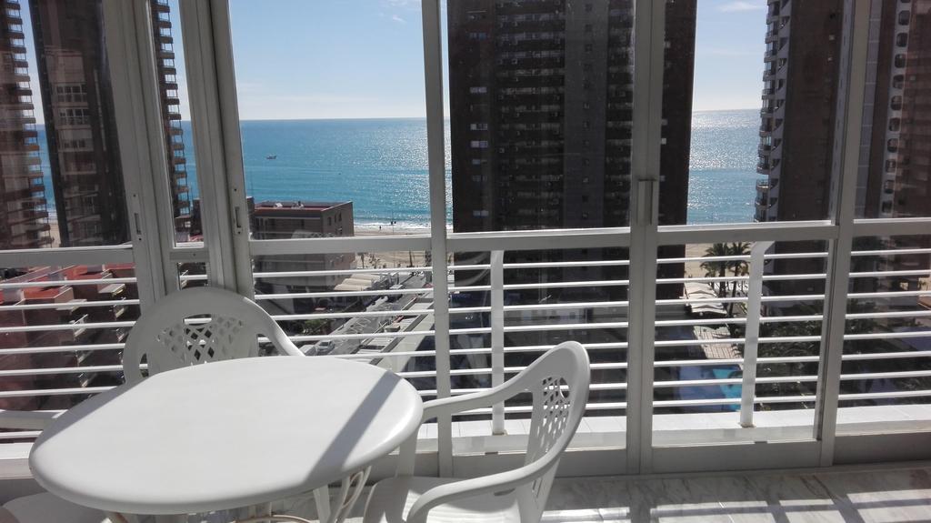 Apartamentos Los Caballos Бенидорм Екстериор снимка