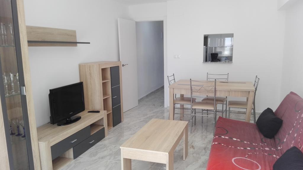 Apartamentos Los Caballos Бенидорм Екстериор снимка