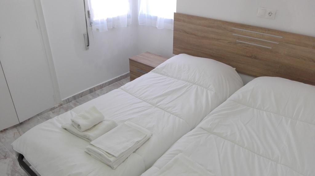 Apartamentos Los Caballos Бенидорм Екстериор снимка